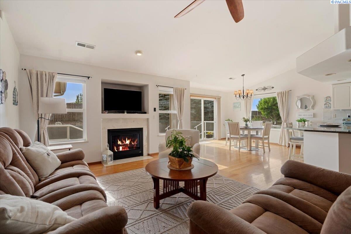 Property Photo:  901 Sirron  WA 99352 