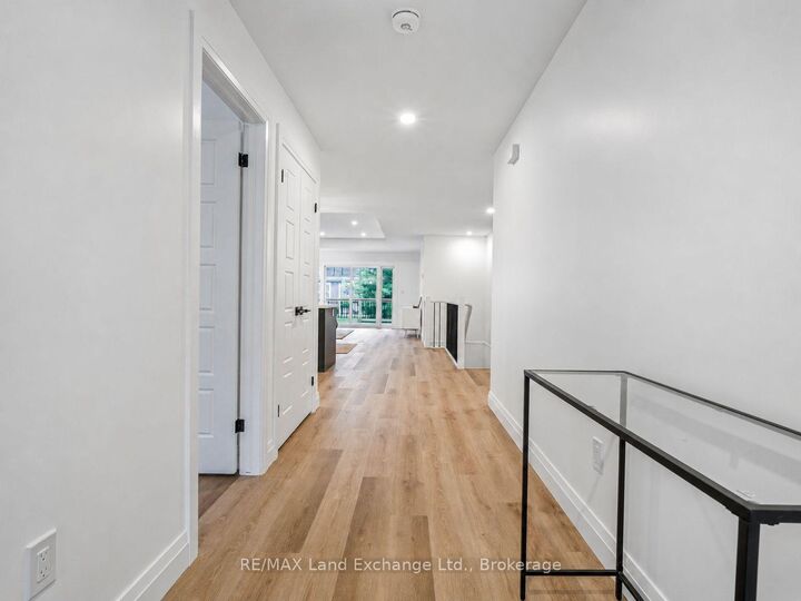 Property Photo: 86 Eagle Court 18 ON N0H 2C3