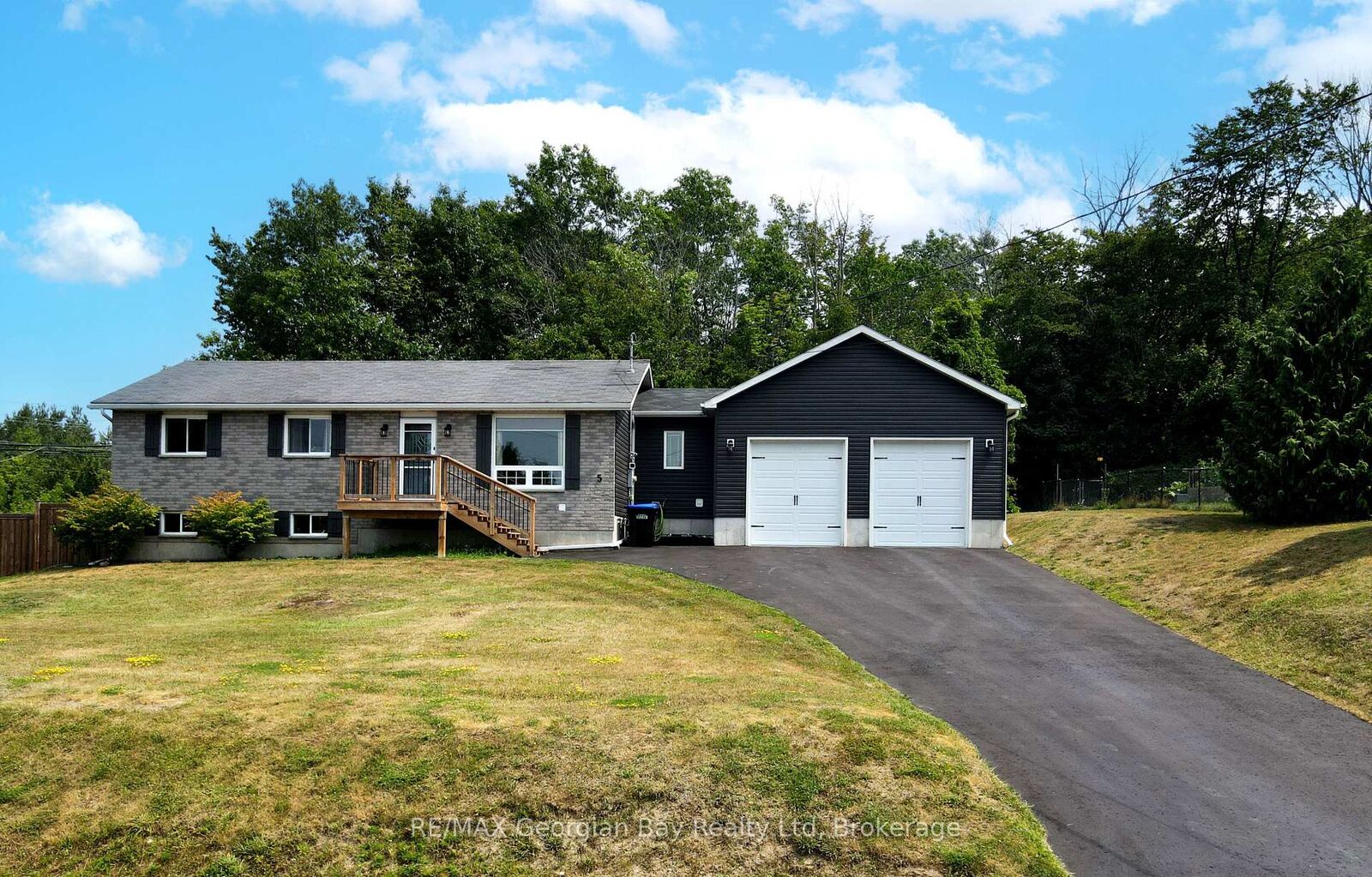 Property Photo: 5 Easton Avenue ON L0K 1R0