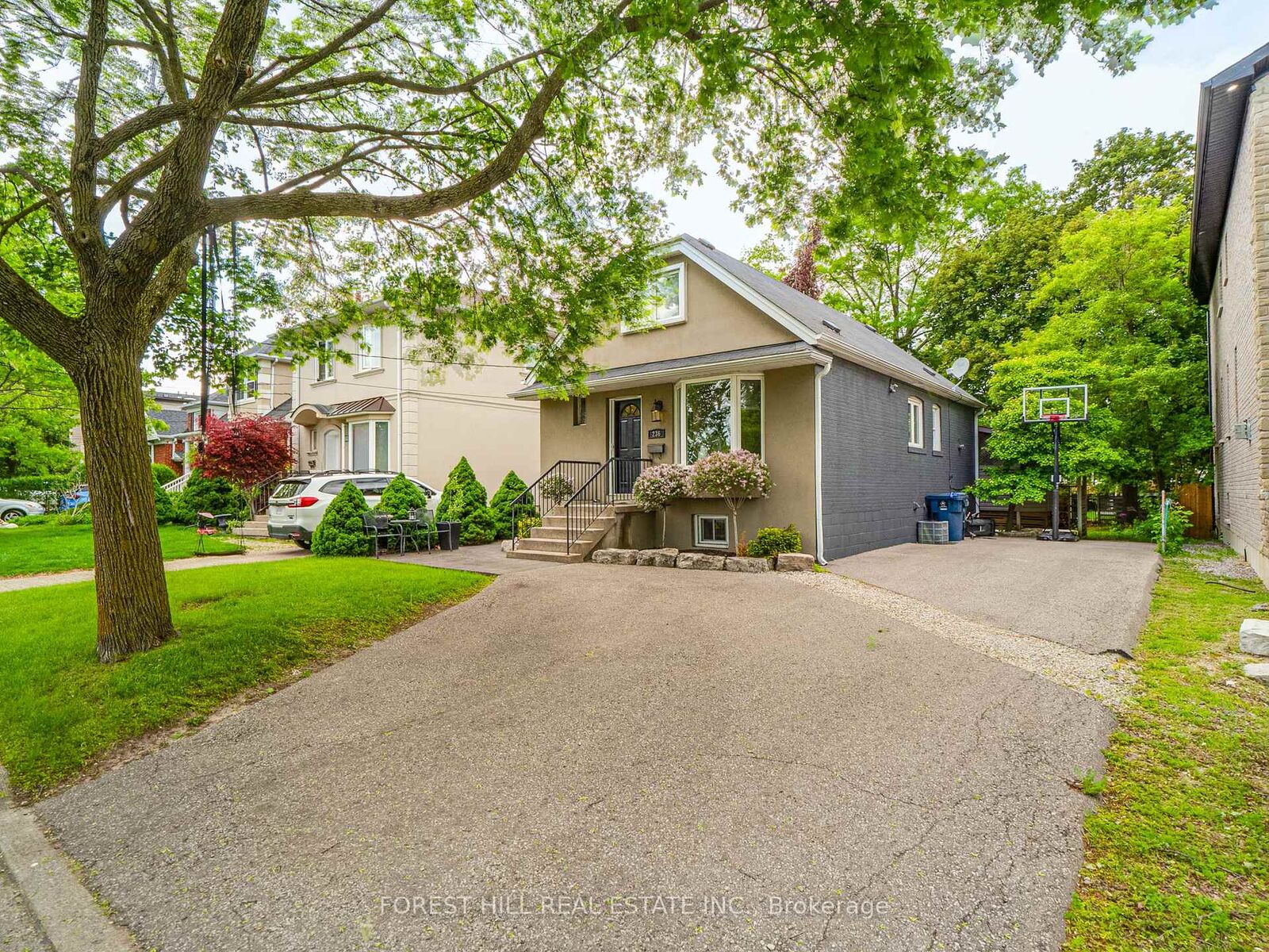 Property Photo: 236 Cameron Avenue ON M2N 1E7