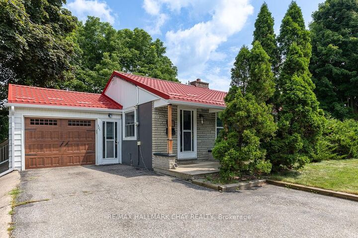Property Photo: 325 Innisfil Street ON L4N 3G4
