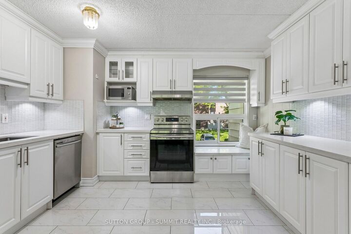 Property Photo: 180 Mississauga Valley Boulevard 211 ON L5A 3M2