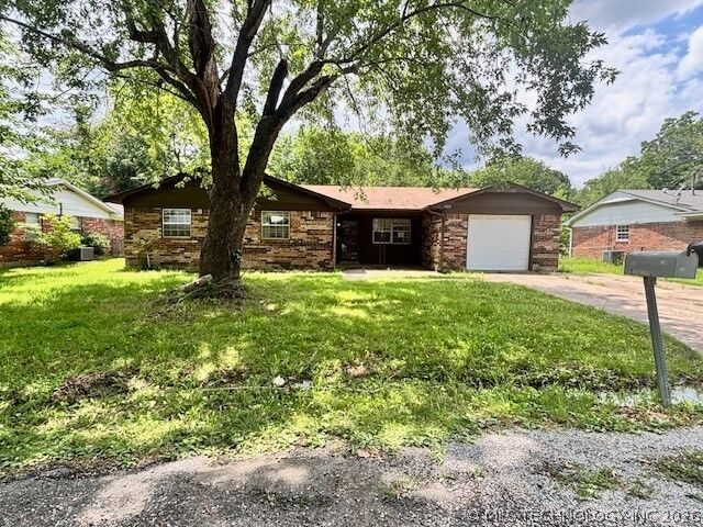 Property Photo: 909 NW 10th Street OK 74462
