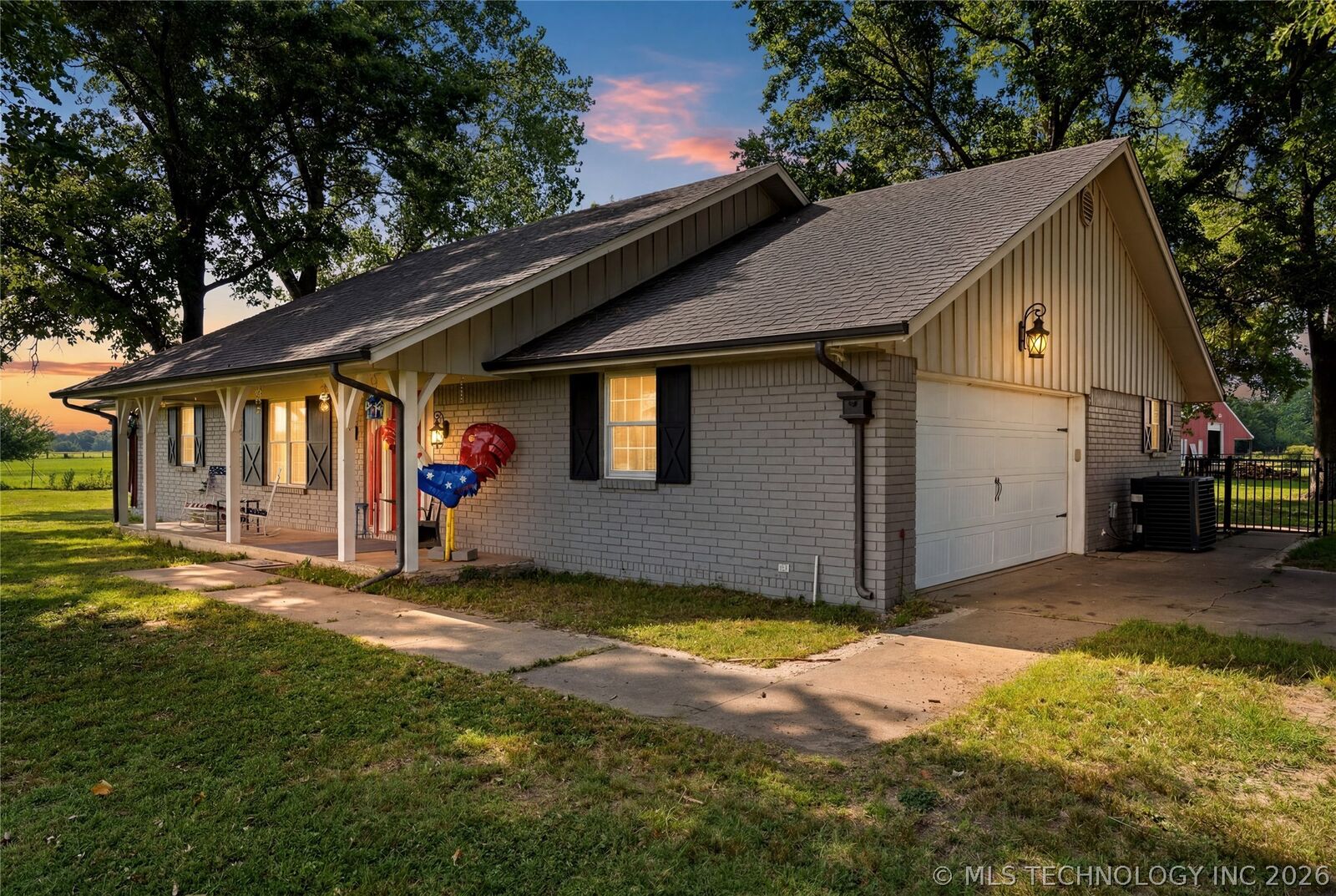 Property Photo: 37967 E 221st Street OK 74454