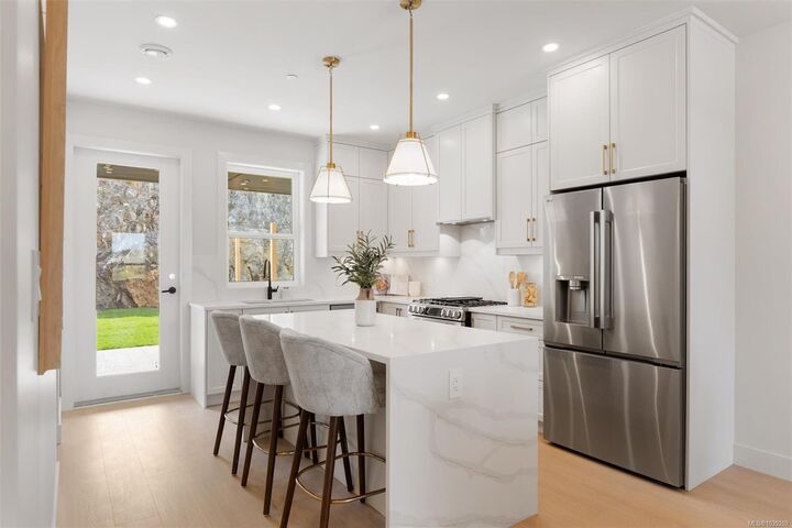 Property Photo:  2098 Kingbird Dr  BC V9B 0E7 