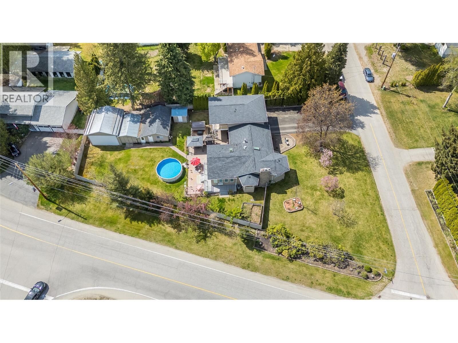 Photo de la propriété:  1400 Meadowbrook Drive  BC V1N 3M1 