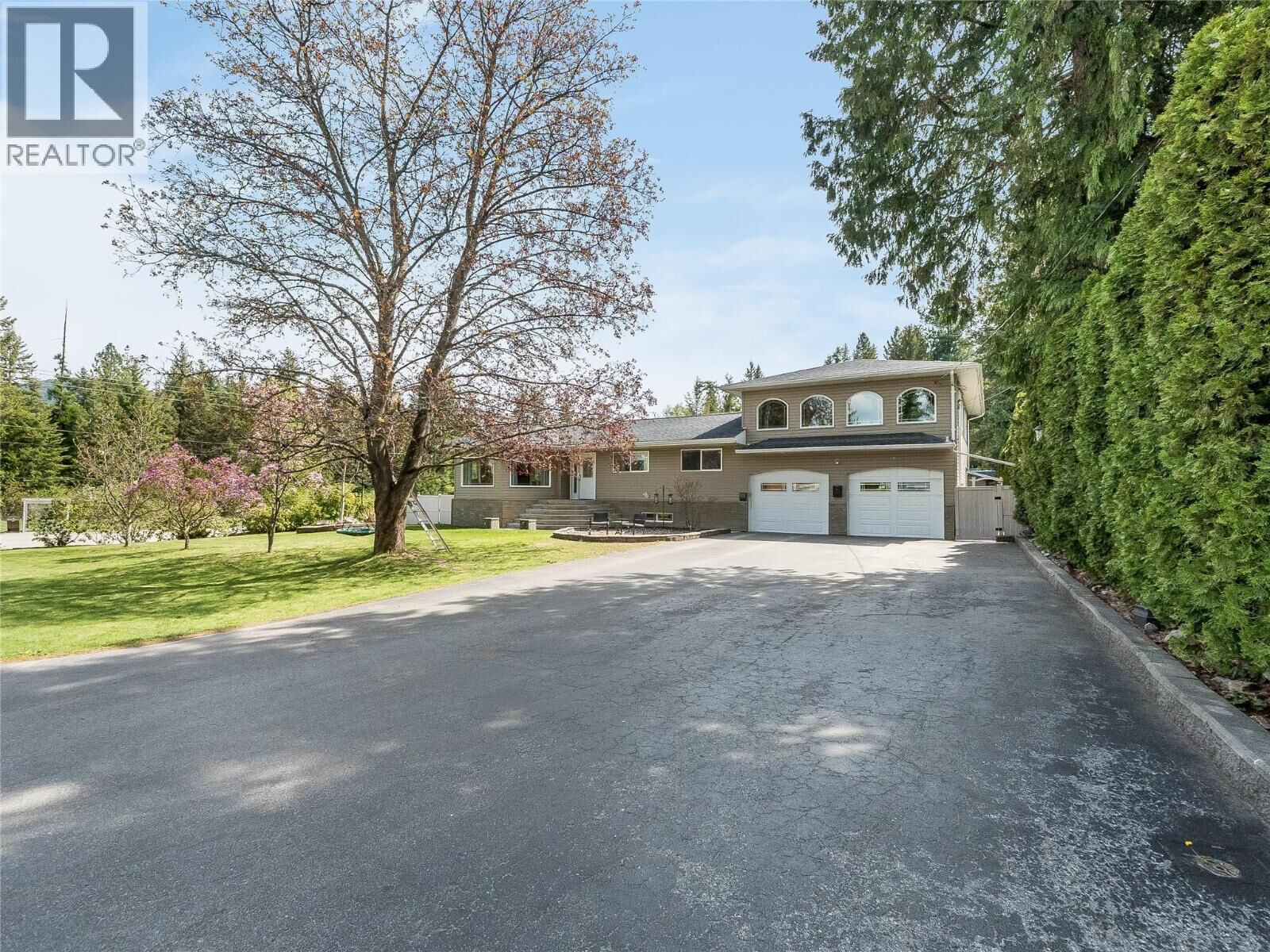 Property Photo:  1400 Meadowbrook Drive  BC V1N 3M1 