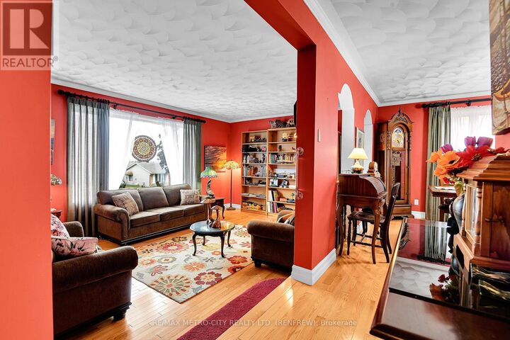 Property Photo: 115 Ivy Avenue ON K7V 4C9