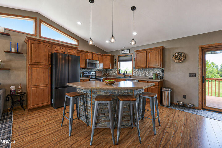 Property Photo:  5302 Beaver Creek Road  ND 58504 