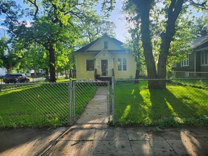 Property Photo:  503 1st Street NE  ND 58703 