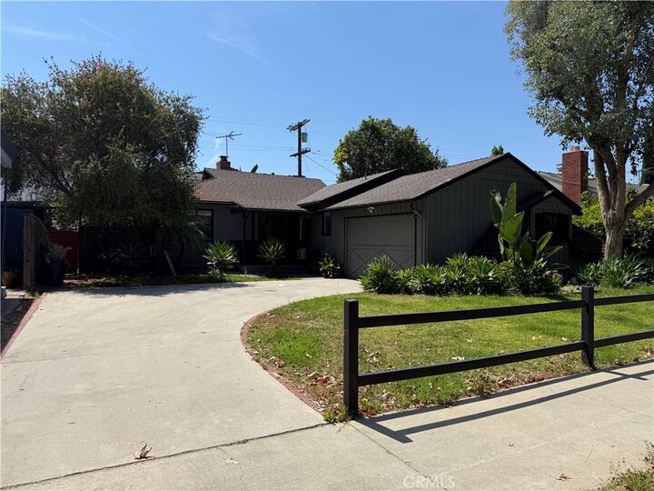 Property Photo: 5425 Halbrent Avenue CA 91411