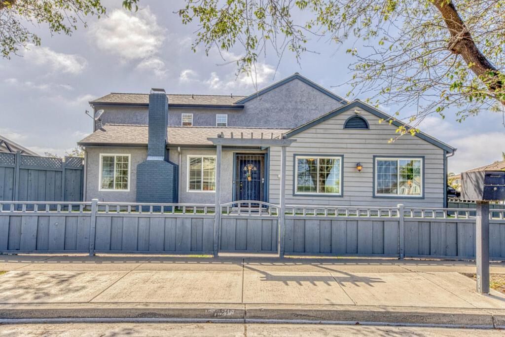 Property Photo:  203 Sansome Street  CA 93907 