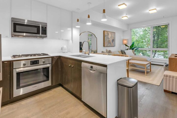 Property Photo:  305 18 Avenue SW 228  AB T2S 3H1 