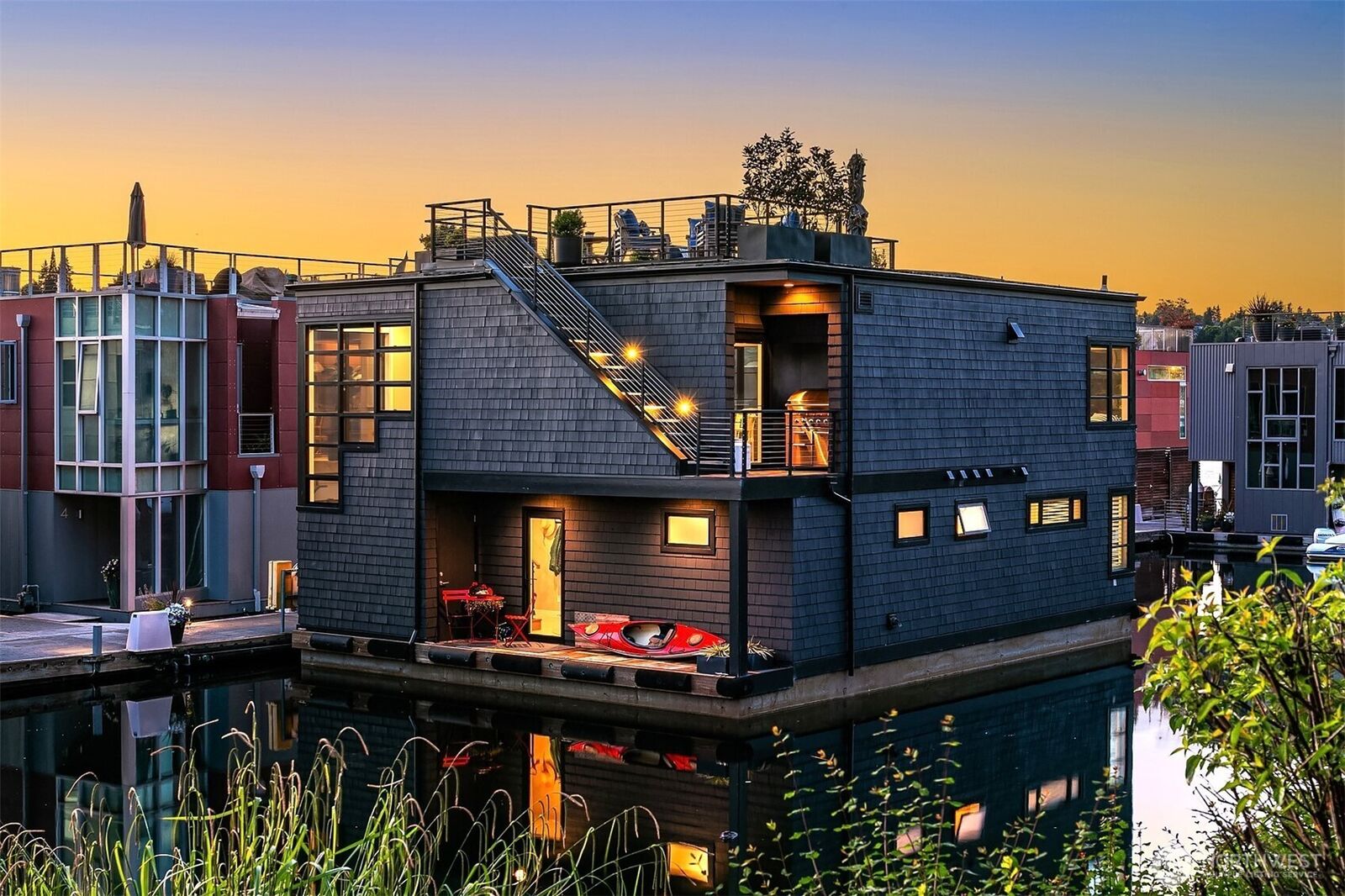 Property Photo: 2821 Fairview Avenue E 5 WA 98102