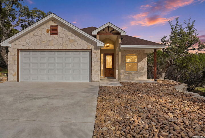 Property Photo:  346 Assiniboia Dr  TX 78133 