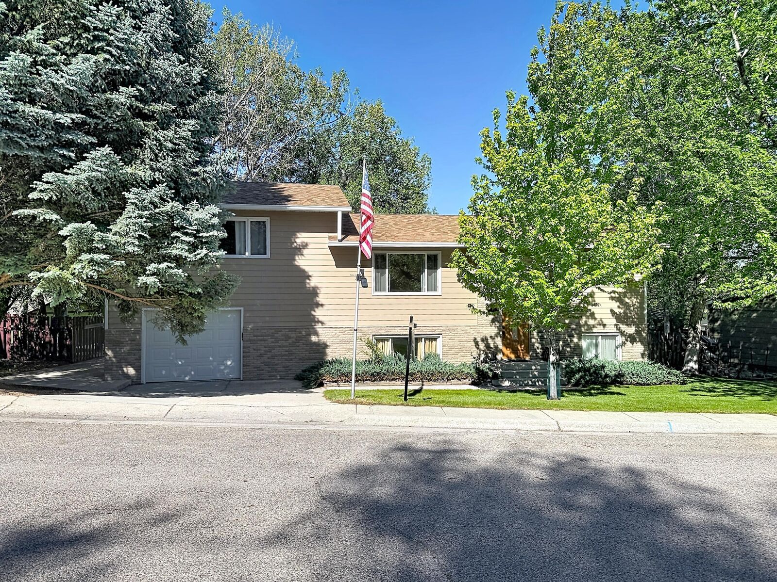 Property Photo:  707 Circle Drive  WY 82834 