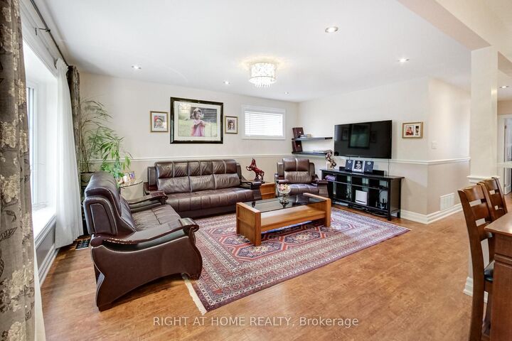 Property Photo: 8 Suraty Avenue ON M1P 4E1