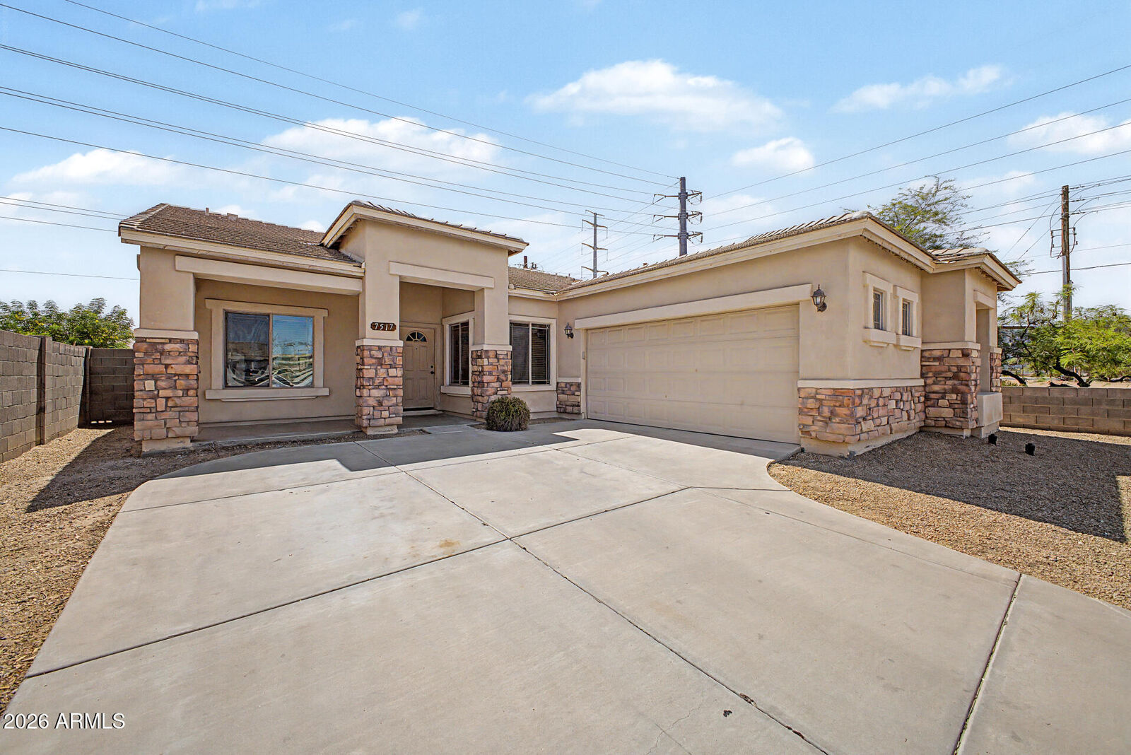 Property Photo:  7517 S 15th Drive  AZ 85041 