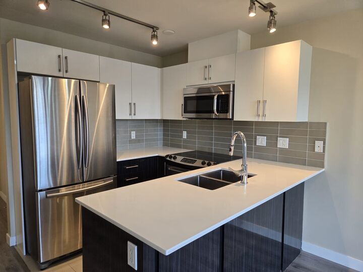Property Photo:  2689 Kingsway 512  BC V5R 0C3 