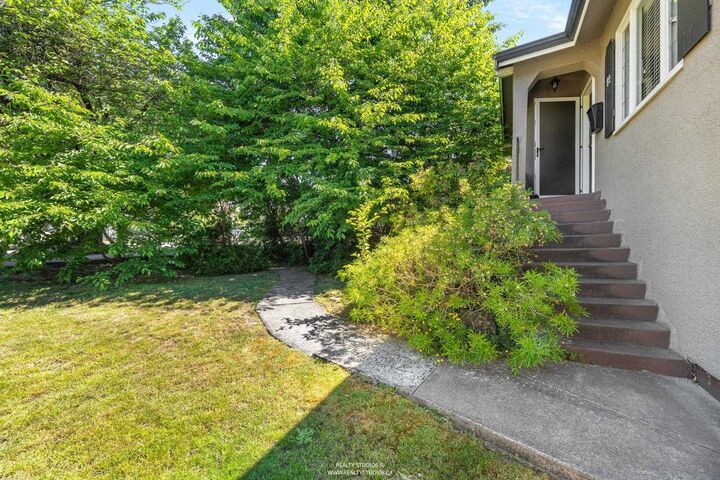 Property Photo: 12 W King Edward Avenue BC V5Y 2H7