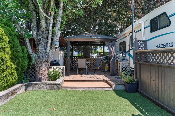Property Photo: 1436 Frost Road 95 BC V2R 4X8