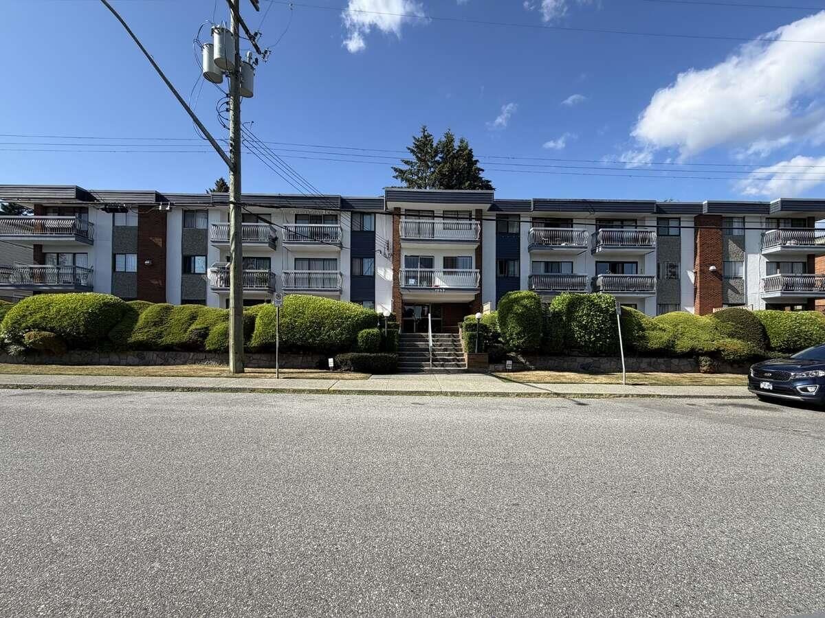 Property Photo:  1045 Howie Avenue 208  BC V3J 1T5 