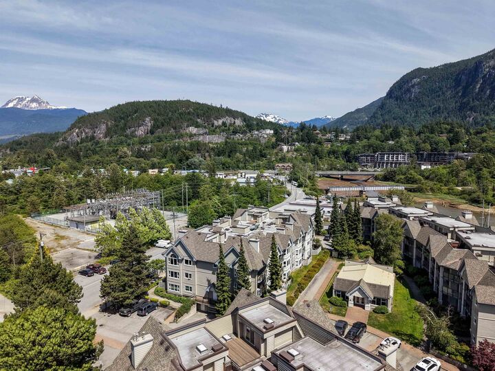 Property Photo:  1460 Pemberton Avenue 201  BC V8B 0J9 