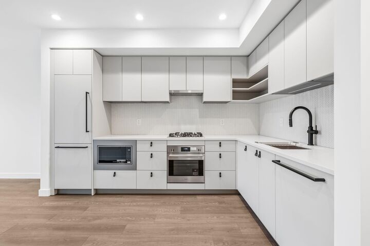 Property Photo:  1680 E 12th Avenue 512  BC V5N 2A3 