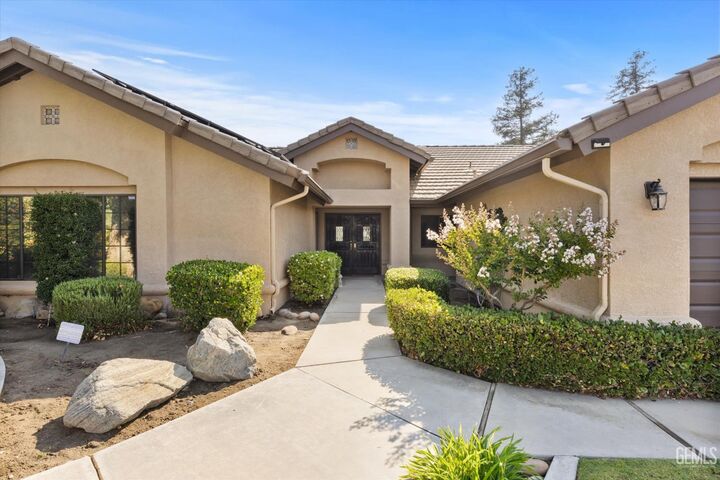 Property Photo:  8836 Sierra Oak Drive  CA 93311 