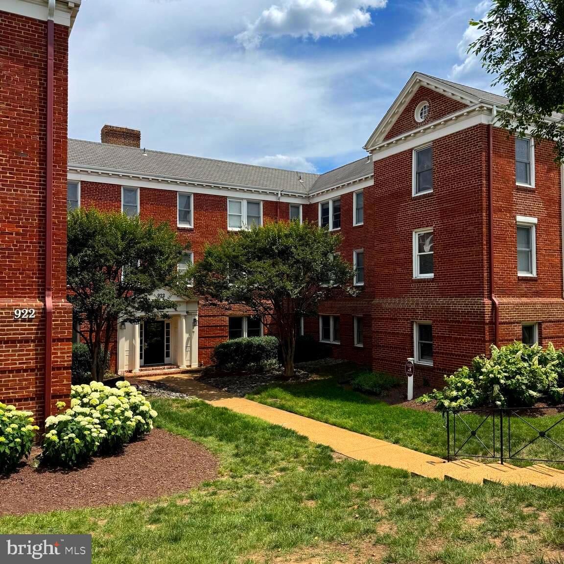 Property Photo:  922 S Washington Street 312  VA 22314 