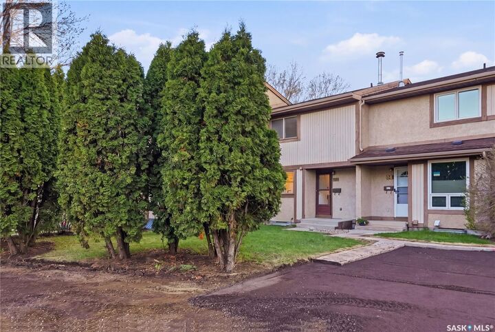 Property Photo: 93 1128 McKercher Drive SK S7H 4Y7