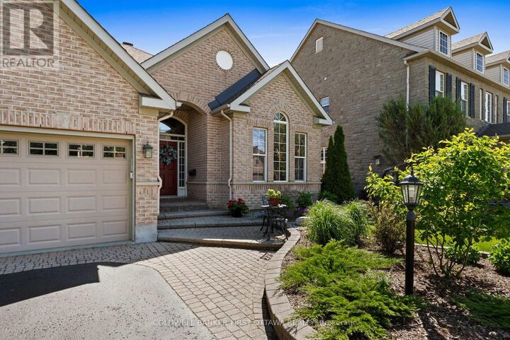 Property Photo:  19 Fencerow Way  ON K2J 4X8 