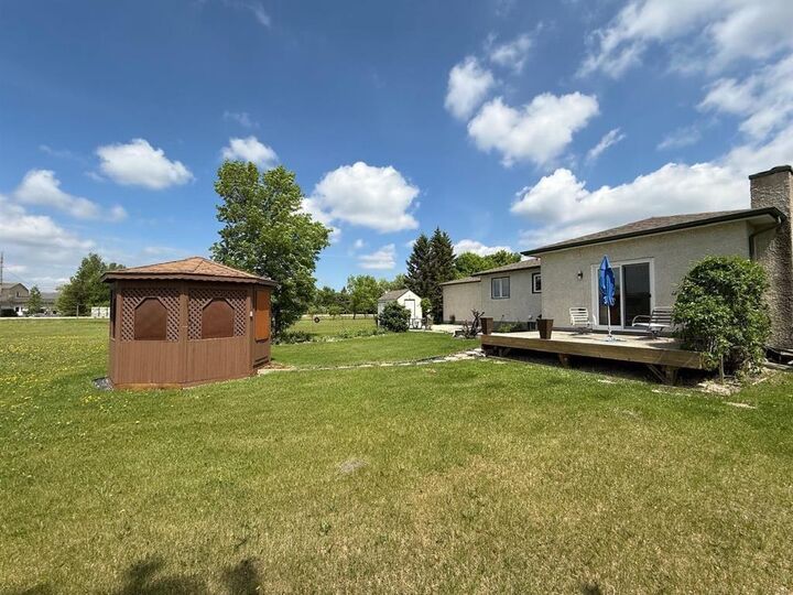 Property Photo:  466 Blackdale Road  MB R4A 8A7 