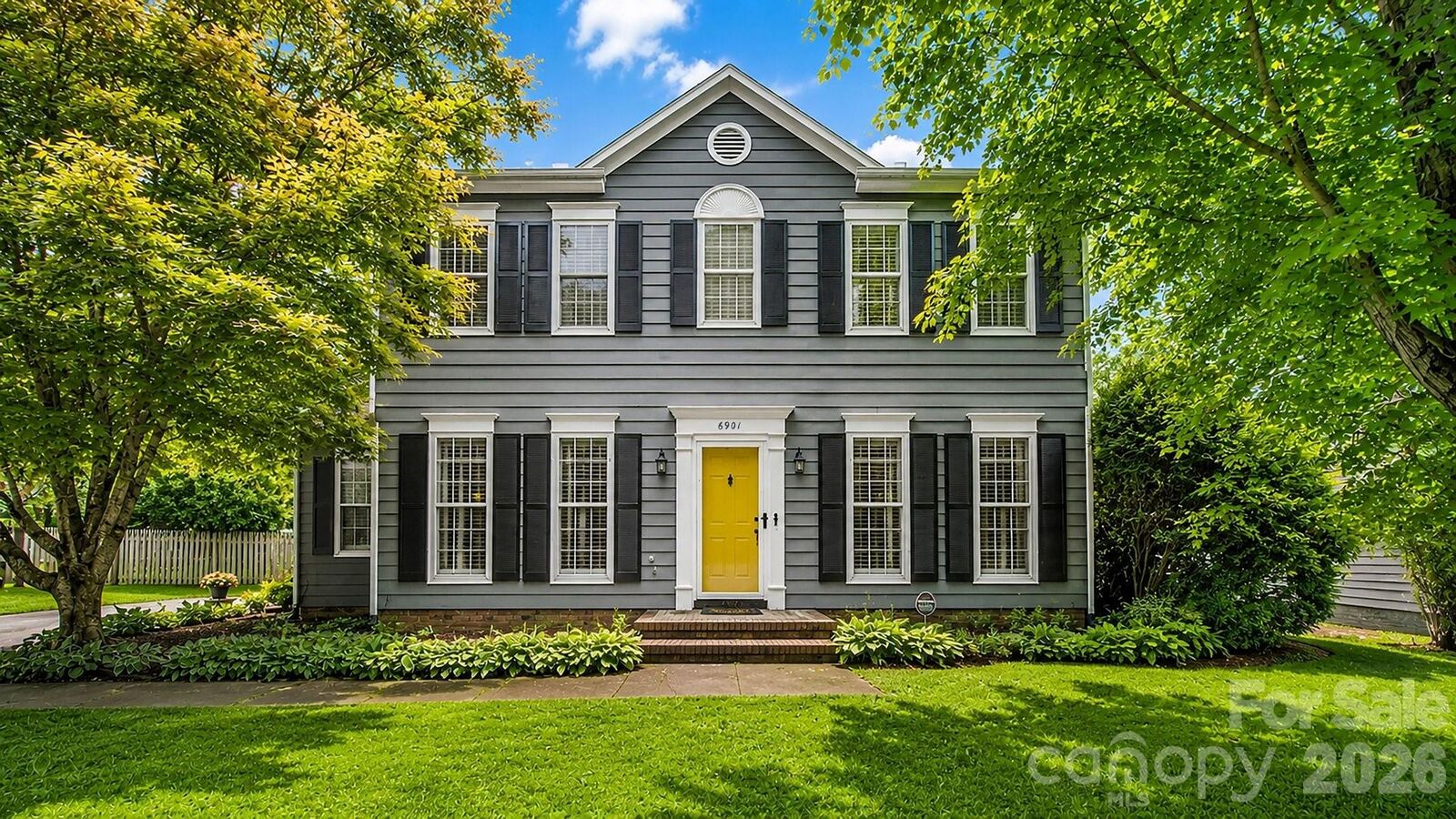Property Photo:  6901 Daerwood Place  NC 28215 