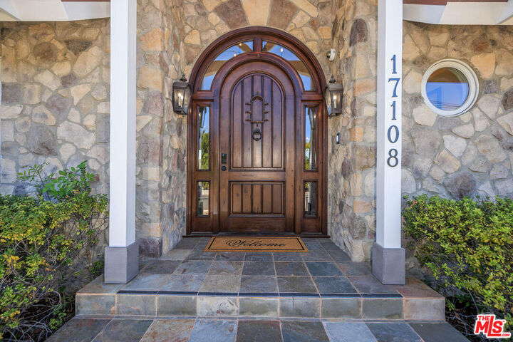Property Photo:  17108 Oak View Dr  CA 91316 