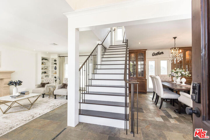 Property Photo:  17108 Oak View Dr  CA 91316 