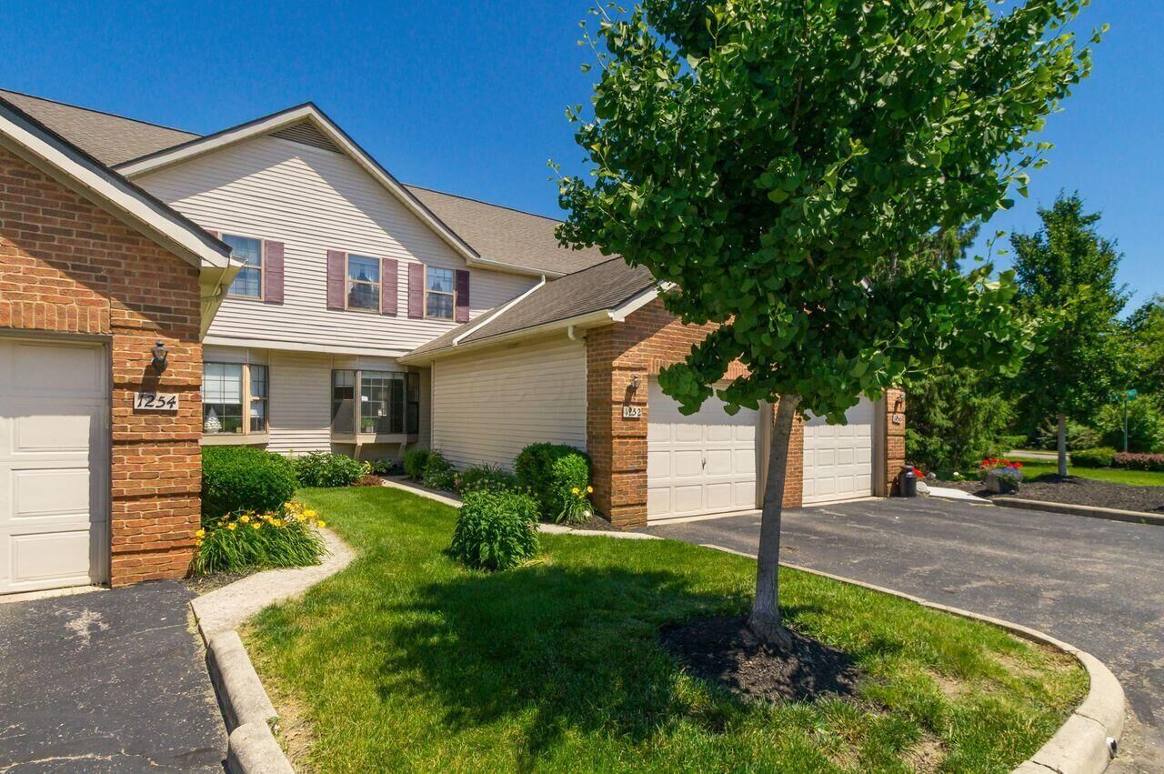 Property Photo:  1252 Somerset Way  OH 43147 