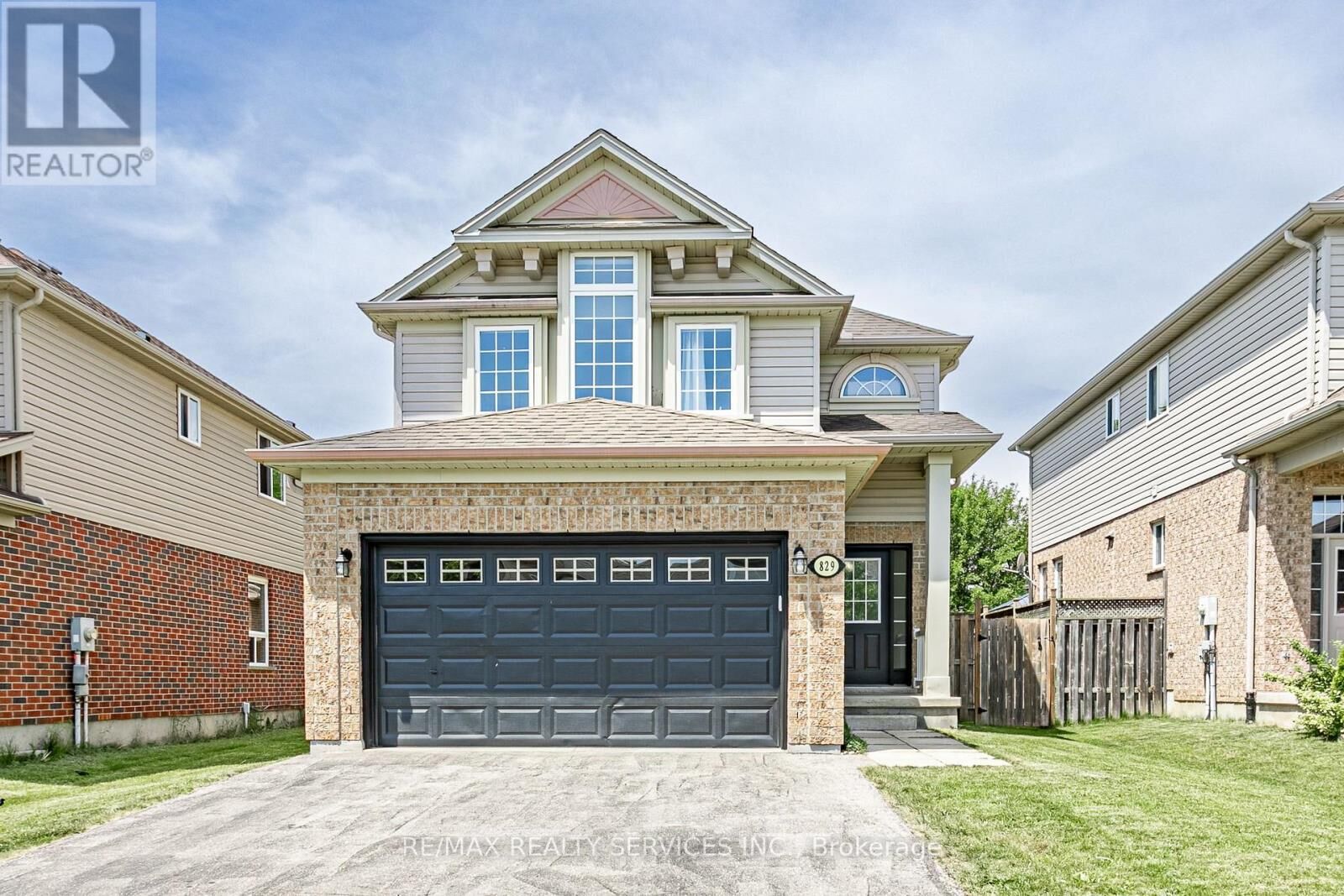 Property Photo: 829 Oakcrossing Road ON N6H 0A4