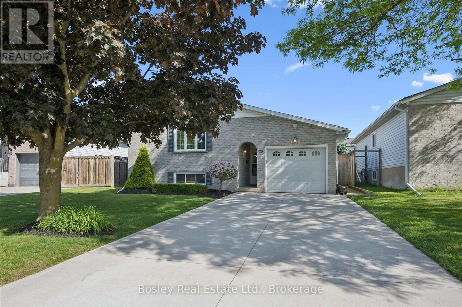 Property Photo:  23 Memory Lane  ON N3C 3X7 