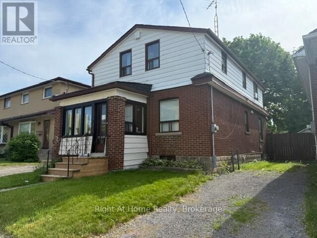 Property Photo:  238 Albert Street  ON L1H 4R5 