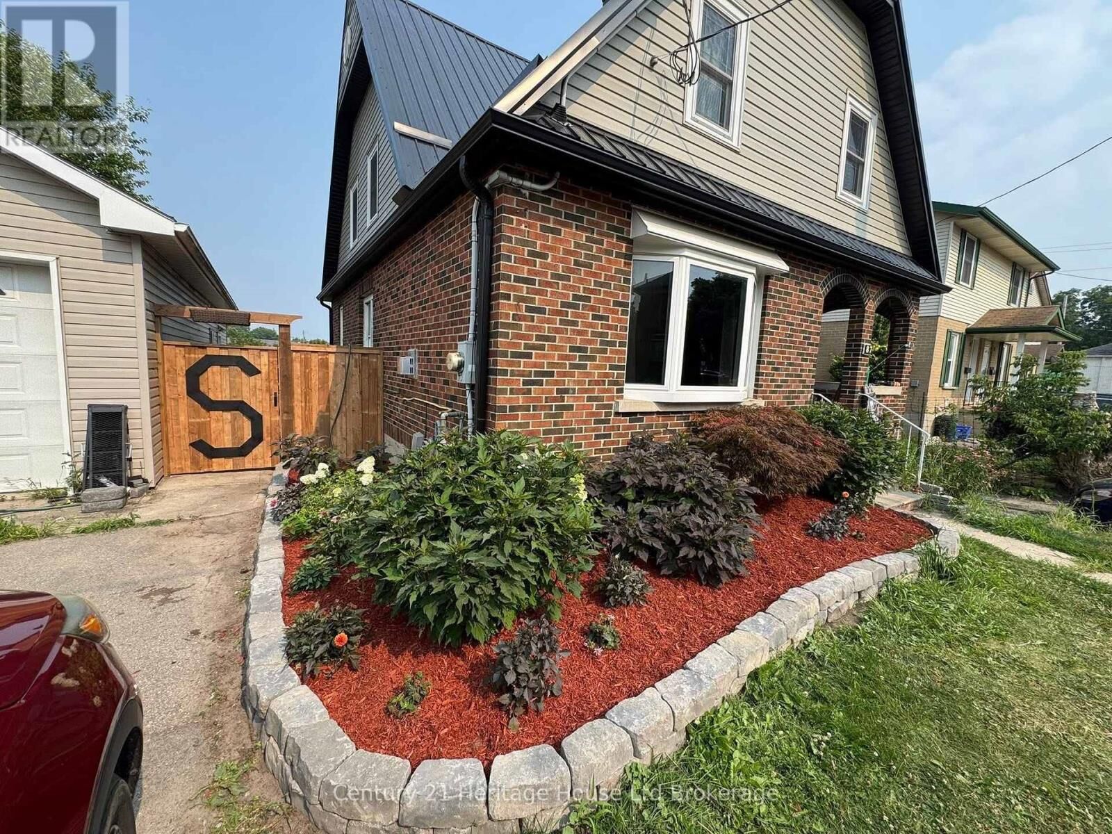 Property Photo:  87 Bay Street  ON N4S 3K7 