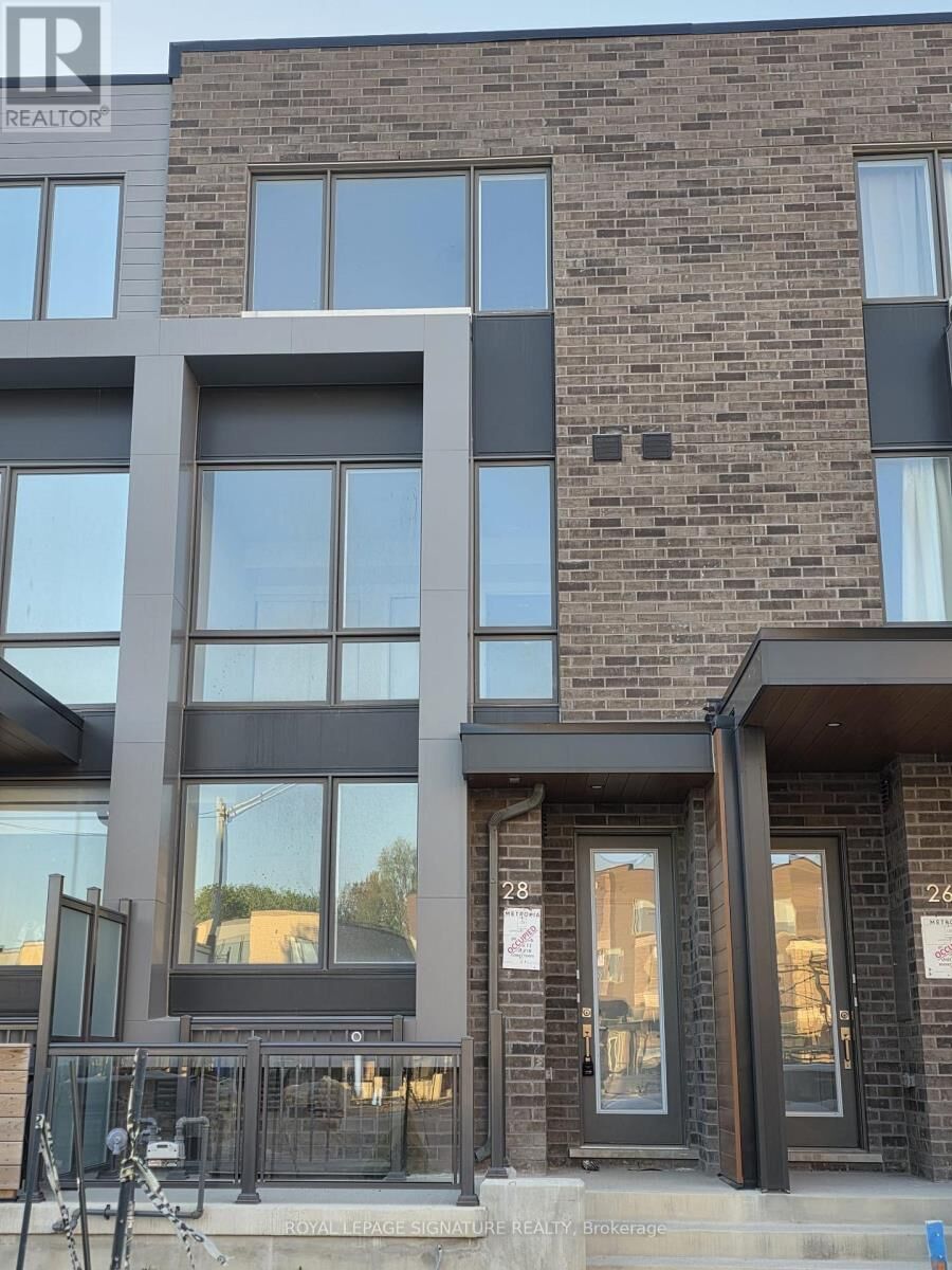 Property Photo:  28 Green Gardens Boulevard  ON M6A 0E7 