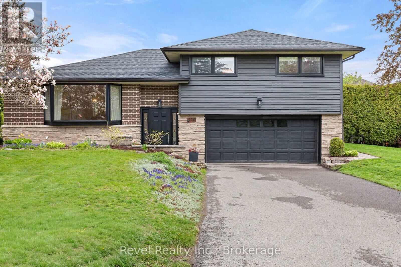 Property Photo:  336 Meadow Street  ON L1L 1A3 