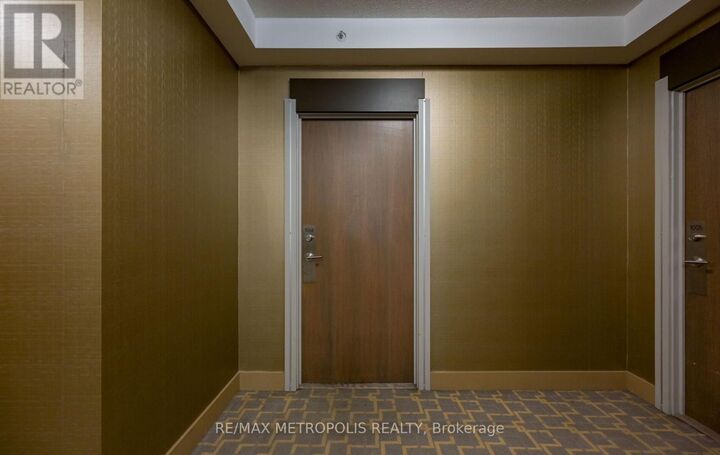 Property Photo:  3985 Grand Park Drive 1004  ON L5B 0H8 