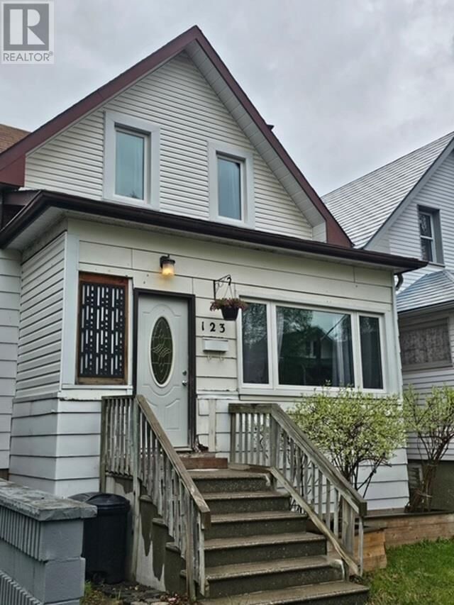 Property Photo:  123 Franklin St N  ON P7C 4H7 