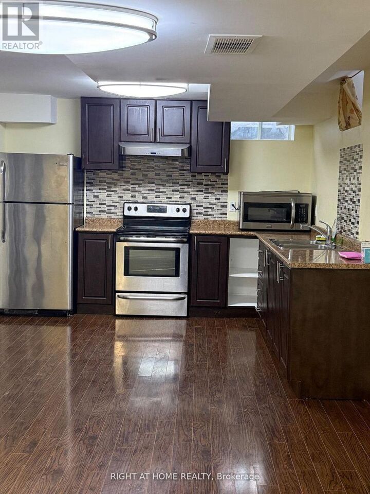 Property Photo:  64 Williamson Family Hollow  ON L3X 3K2 