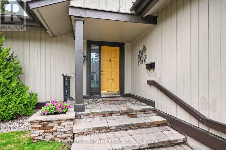 Property Photo:  31 Spyglass Ridge  ON K2S 1R6 