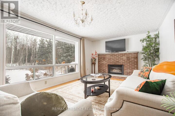 Property Photo:  701 Smaglinski Stoppa Parkway  ON K0J 2N0 