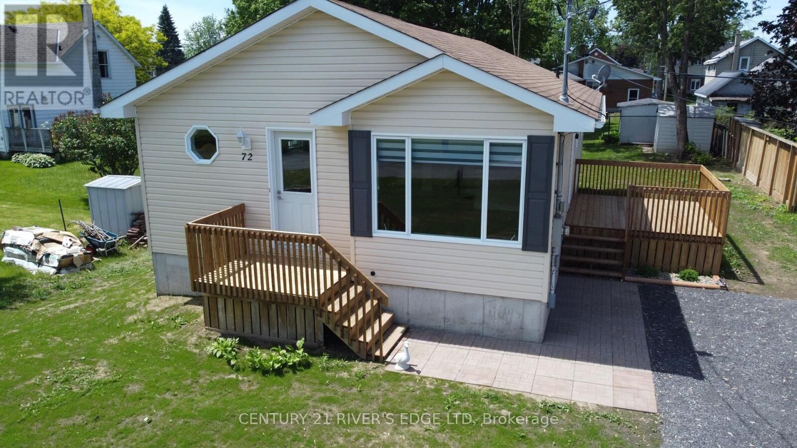 Property Photo:  72 St Lawrence Street  ON K0C 1X0 