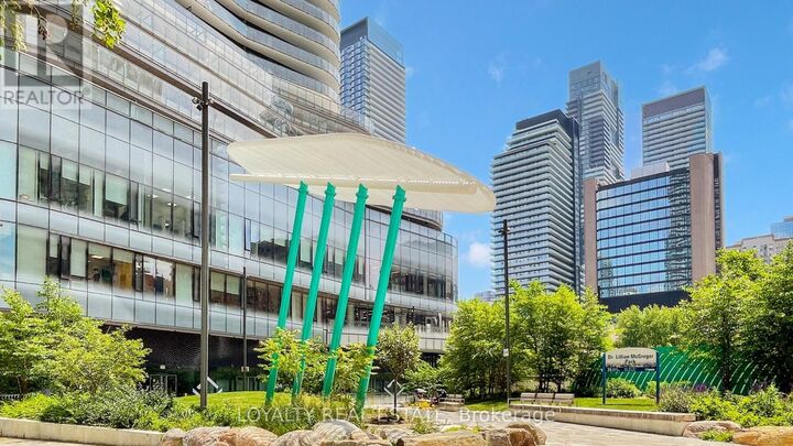 Property Photo:  11 Wellesley Street West 4707  ON M4Y 0G4 